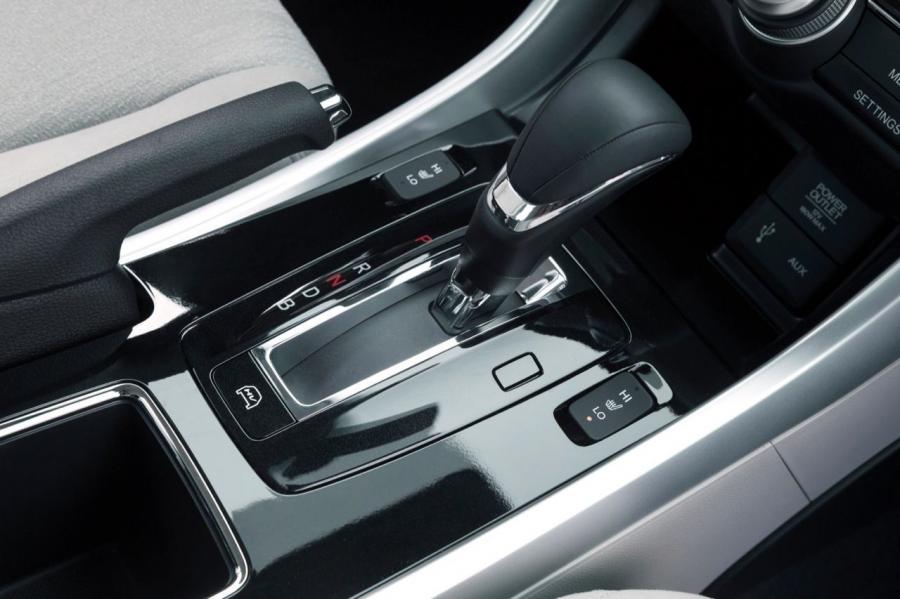  Honda Accord Plug-In Hybrid 2014 года  (фото 13 из 109)